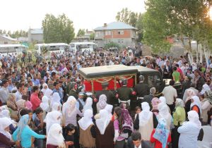 Ağıtlar göğe yükseldi